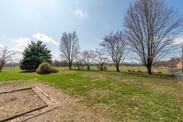 2405 S Farm Road 107, Springfield, MO 65802