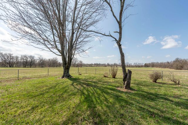 2405 S Farm Road 107, Springfield, MO 65802