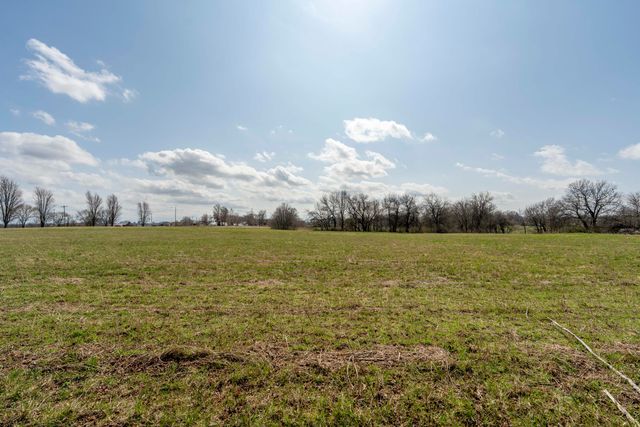 2405 S Farm Road 107, Springfield, MO 65802