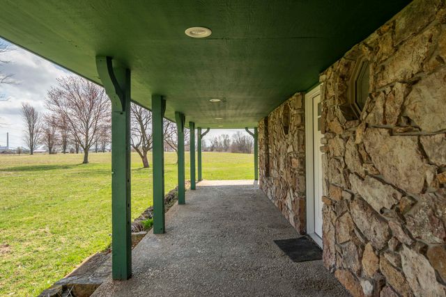 2405 S Farm Road 107, Springfield, MO 65802