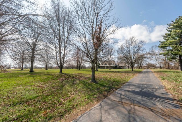 2405 S Farm Road 107, Springfield, MO 65802