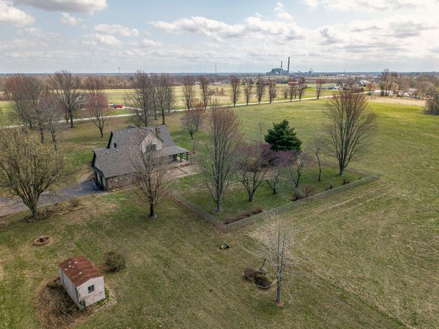 2405 S Farm Road 107, Springfield, MO 65802