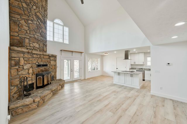 2405 S Farm Road 107, Springfield, MO 65802