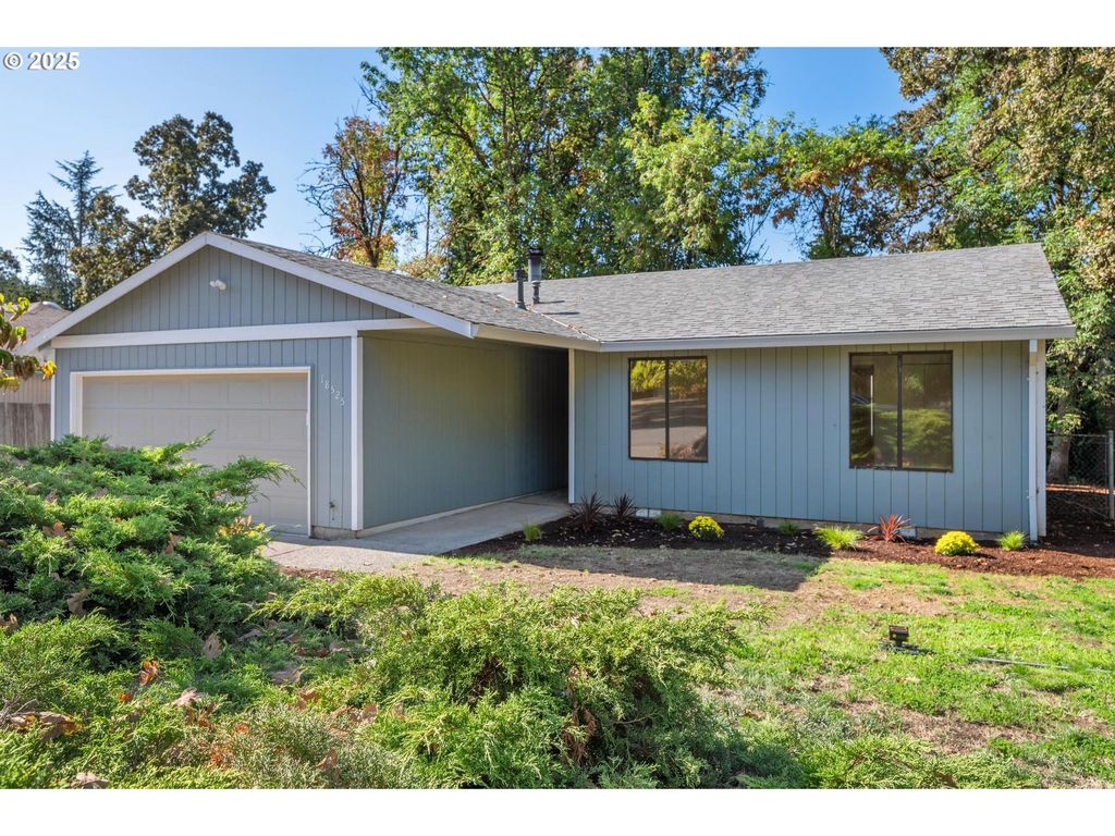 18525 COLUMBIA Ave, Gladstone, OR 97027