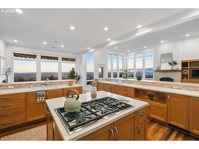 1937 Nw TIVOLI Ln, Portland, OR 97229