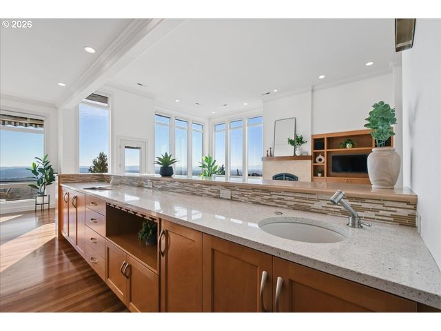 1937 Nw TIVOLI Ln, Portland, OR 97229