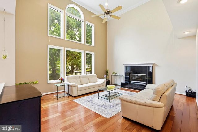 43648 INTREPID ST, Chantilly, VA 20152