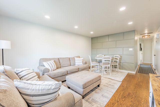 9430 S Parnell Avenue, Chicago, IL 60620