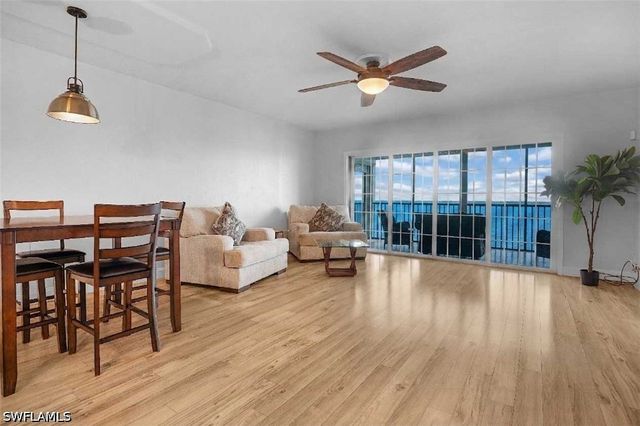 1901 Clifford ST 1402, Fort Myers, FL 33901