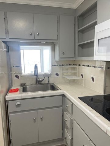 400 Kings Point Dr 1131, Sunny Isles Beach, FL 33160