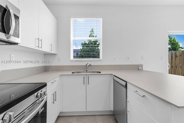 2660 SE 28th St, Homestead, FL 33035