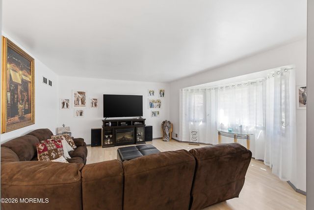 151 N Cooks Bridge Road, Jackson, NJ 08527