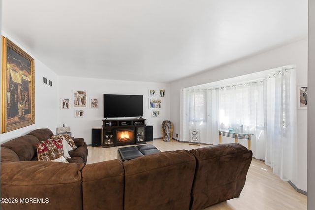 151 N Cooks Bridge Road, Jackson, NJ 08527