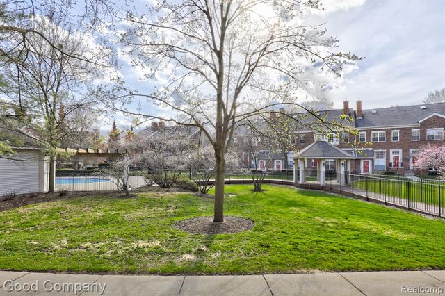 1512 Maryland Club Drive, Royal Oak, MI 48067