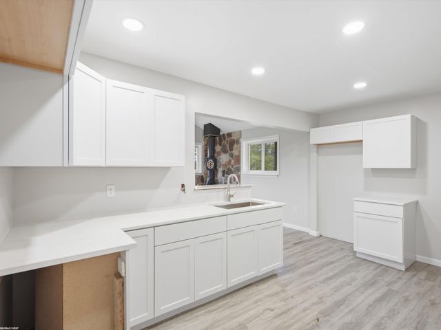 1278 Oregon Boulevard, Waterford, MI 48327