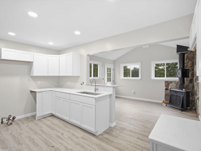 1278 Oregon Boulevard, Waterford, MI 48327