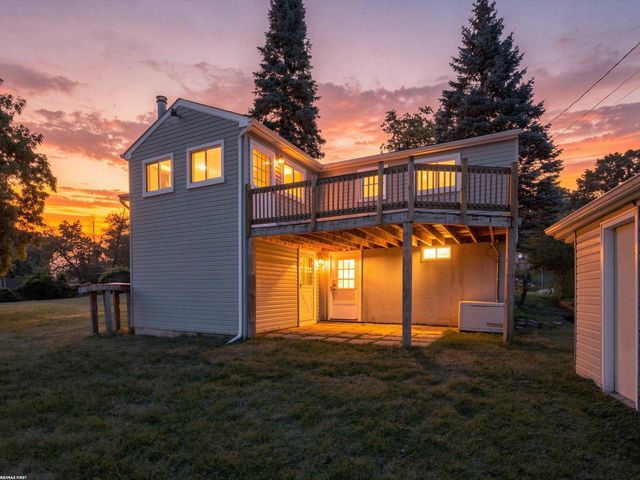 1278 Oregon Boulevard, Waterford, MI 48327