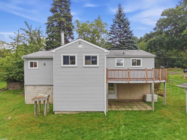 1278 Oregon Boulevard, Waterford, MI 48327