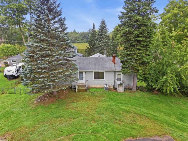 1278 Oregon Boulevard, Waterford, MI 48327
