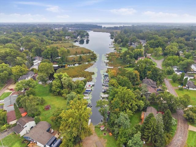 1278 Oregon Boulevard, Waterford, MI 48327