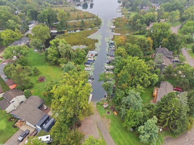 1278 Oregon Boulevard, Waterford, MI 48327