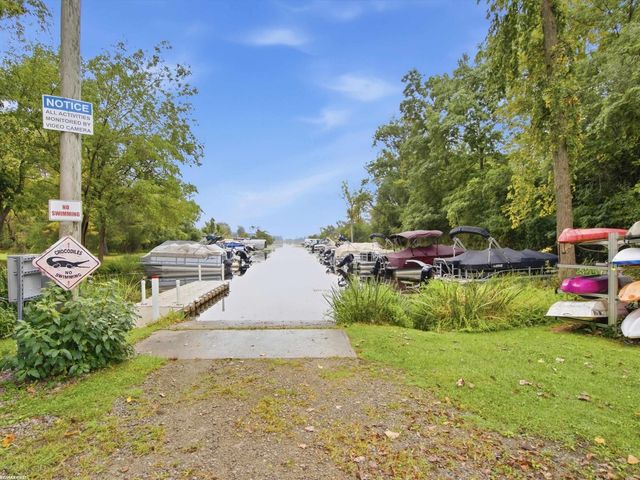 1278 Oregon Boulevard, Waterford, MI 48327