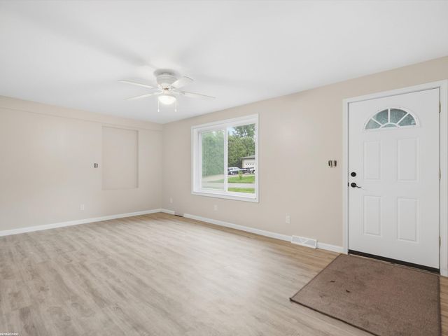 1278 Oregon Boulevard, Waterford, MI 48327