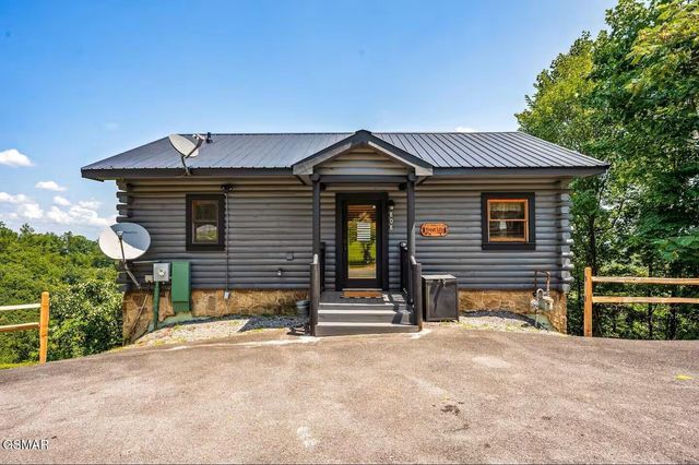808 Peak Loop Way, Sevierville, TN 37862