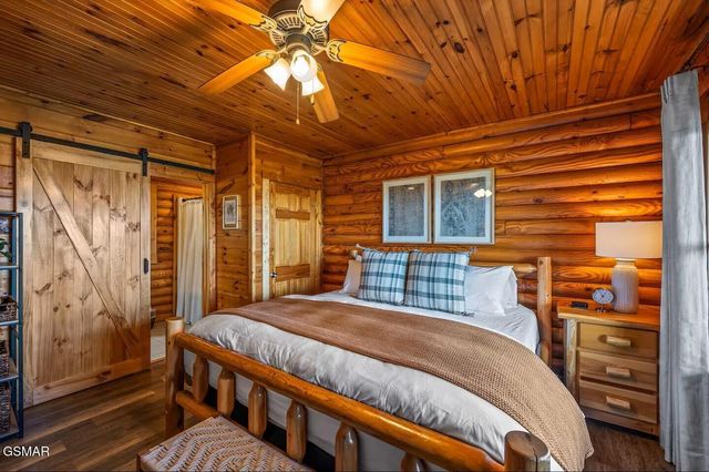 808 Peak Loop Way, Sevierville, TN 37862
