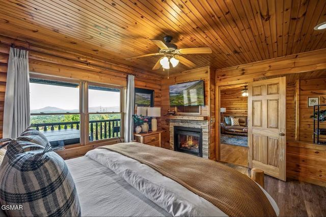 808 Peak Loop Way, Sevierville, TN 37862