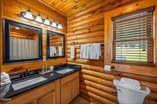 808 Peak Loop Way, Sevierville, TN 37862