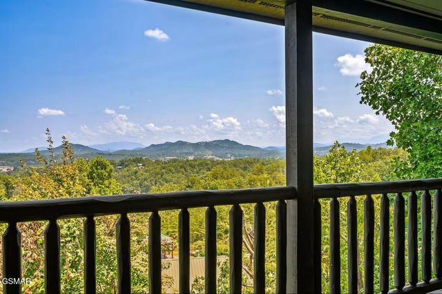 808 Peak Loop Way, Sevierville, TN 37862