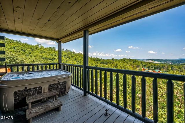 808 Peak Loop Way, Sevierville, TN 37862