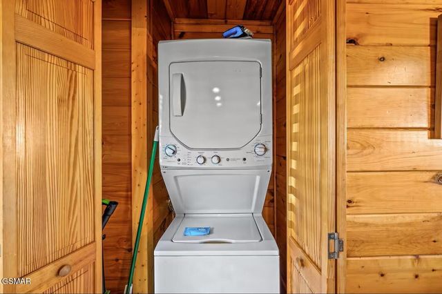 808 Peak Loop Way, Sevierville, TN 37862
