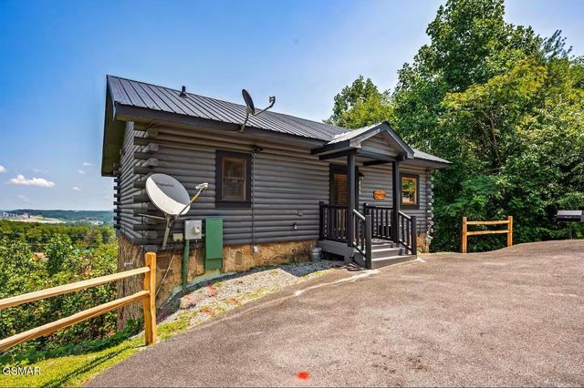808 Peak Loop Way, Sevierville, TN 37862