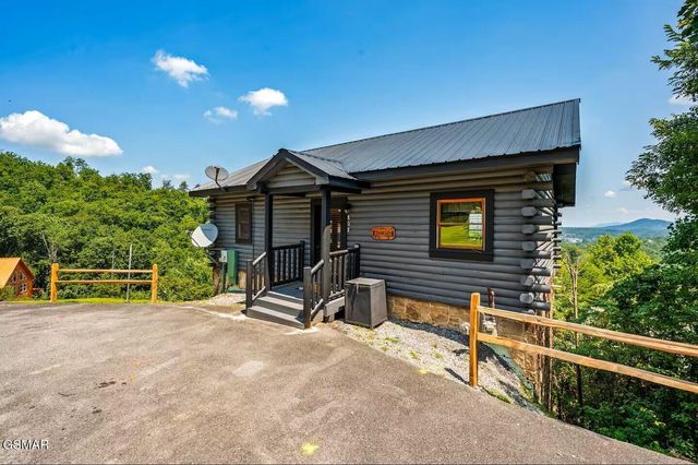 808 Peak Loop Way, Sevierville, TN 37862
