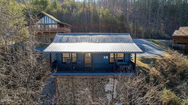 808 Peak Loop Way, Sevierville, TN 37862