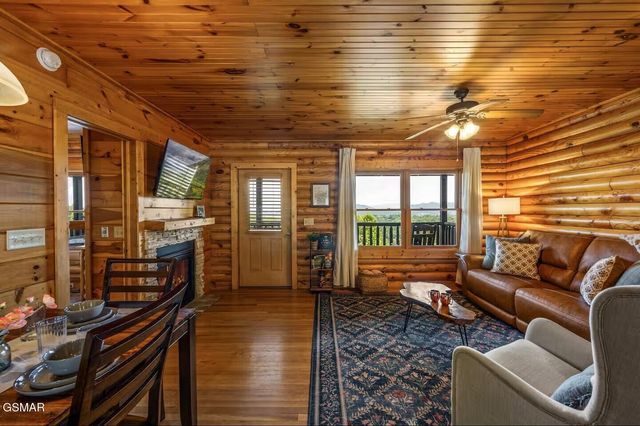 808 Peak Loop Way, Sevierville, TN 37862