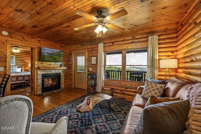 808 Peak Loop Way, Sevierville, TN 37862