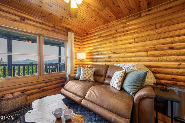 808 Peak Loop Way, Sevierville, TN 37862