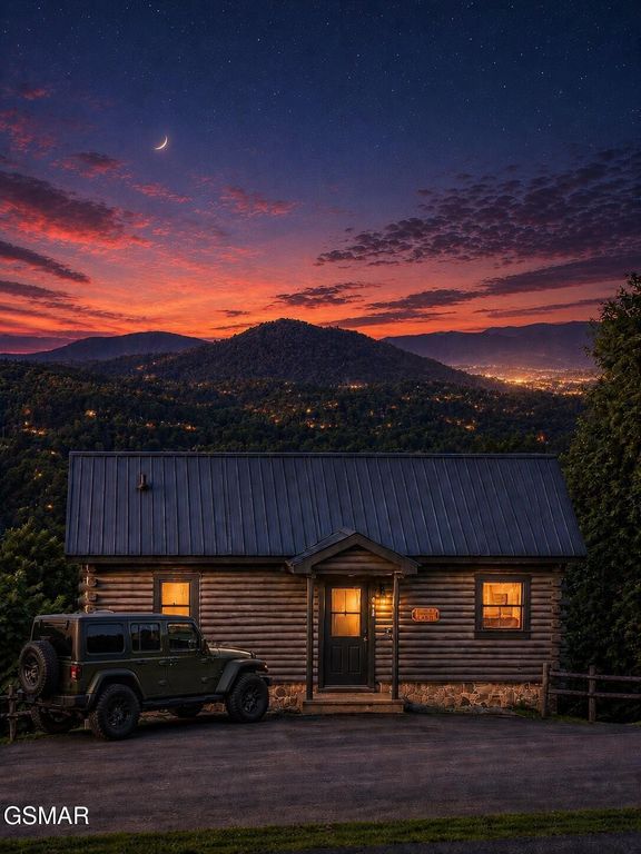808 Peak Loop Way, Sevierville, TN 37862