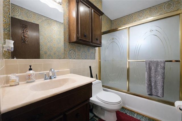 7615 W 95th Street, Overland Park, KS 66212