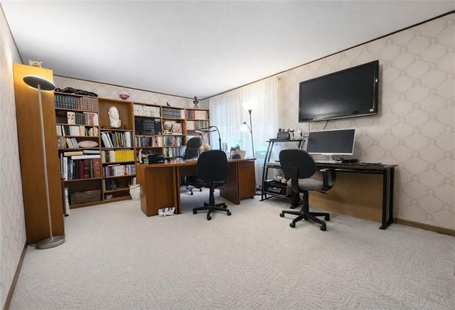 7615 W 95th Street, Overland Park, KS 66212