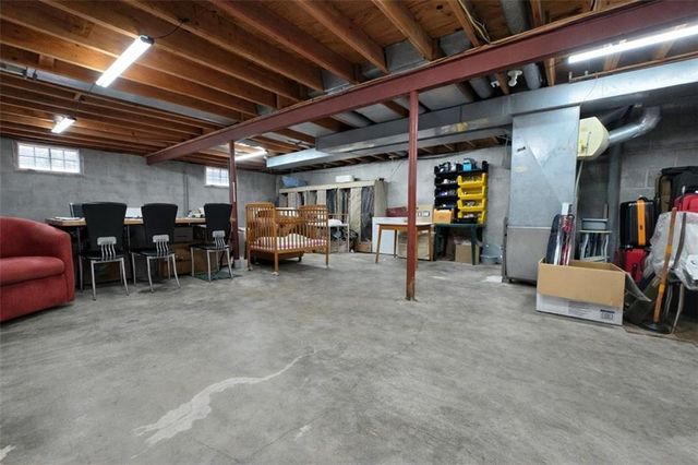 7615 W 95th Street, Overland Park, KS 66212