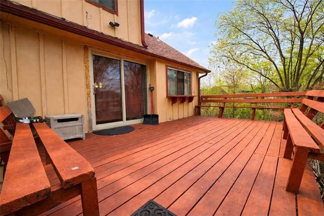 7615 W 95th Street, Overland Park, KS 66212