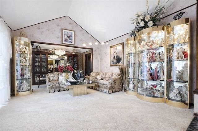 7615 W 95th Street, Overland Park, KS 66212