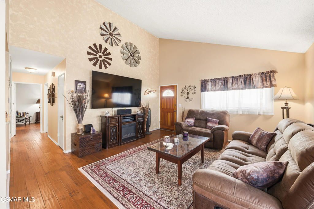 Image 7 of property listing at 1995 E Covington Avenue, Simi Valley, CA 93065