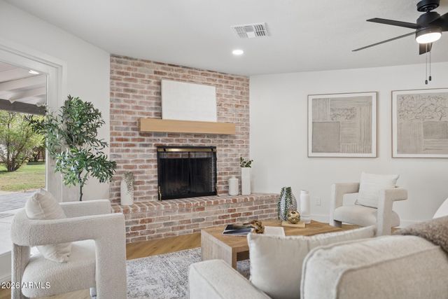 4902 W MONTE CRISTO Avenue, Glendale, AZ 85306