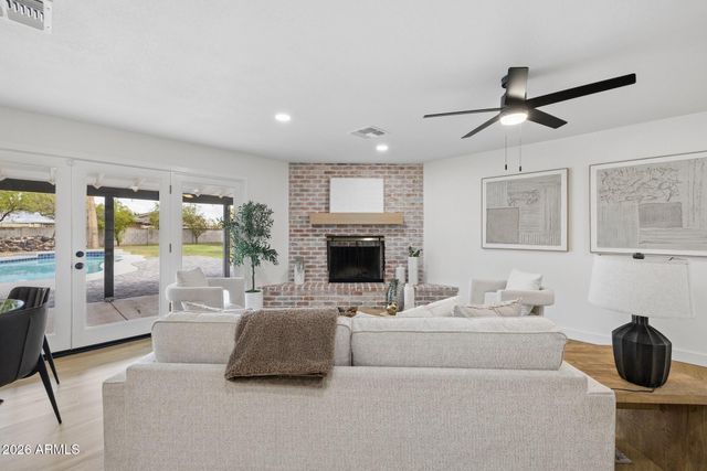 4902 W MONTE CRISTO Avenue, Glendale, AZ 85306