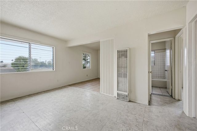 5914 S Hoover, Los Angeles, CA 90044